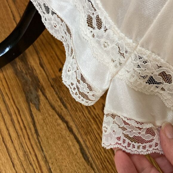 Vintage Movie Star Ivory Lace Maxi Half Slip Size Small USA 🇺🇸 Made - Picture 6 of 13